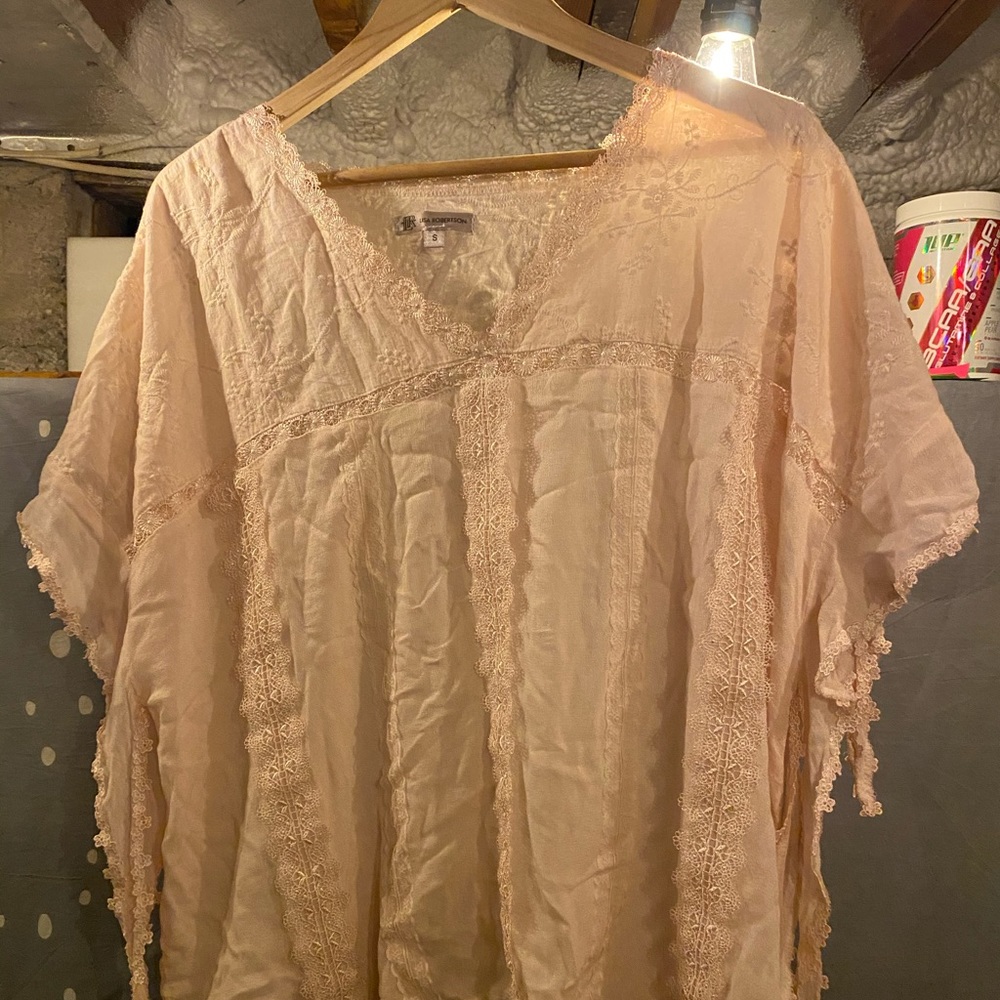Lisa Robertson lace style top